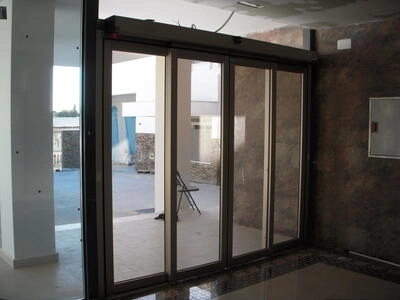 Controlportas Lda - Galeria - Portas automáticas de Vidro com sistema SOS