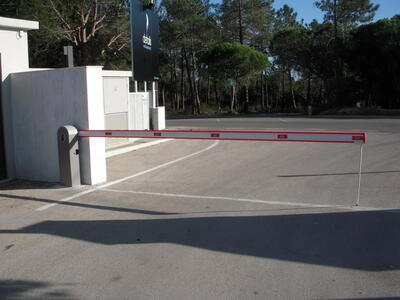 Controlportas Lda - Galeria - Barreiras Automáticas