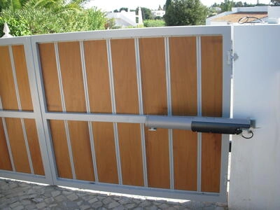 Controlportas Lda - Galeria - Automatismos de batentes com braços