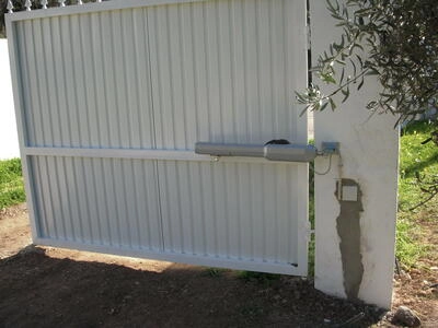 Controlportas Lda - Galeria - Automatismos com painéis solares