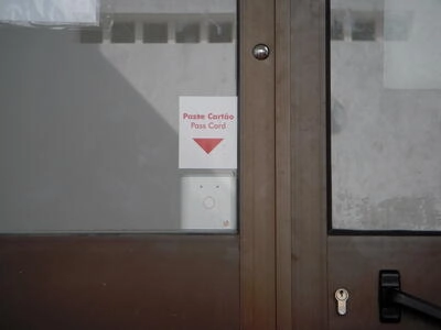 Controlportas Lda - Galeria - Controlo de Acessos com digicodes e leitores de pr
