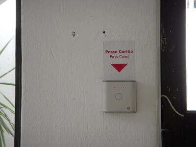 Controlportas Lda - Galeria - Controlo de Acessos com digicodes e leitores de pr