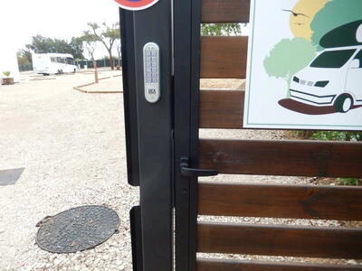 Controlportas Lda - Galeria - Controlo de Acessos com digicodes e leitores de pr