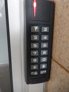 Controlportas Lda - Galeria - Controlo de Acessos com digicodes e leitores de pr