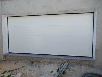 Controlportas Lda - Galeria - Portões seccionados  - Modelo LISO 