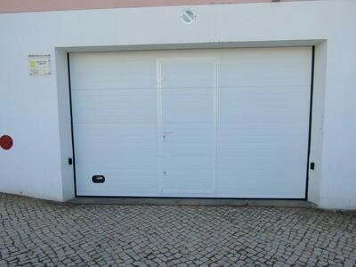Controlportas Lda - Galeria - Portões seccionados com PORTA