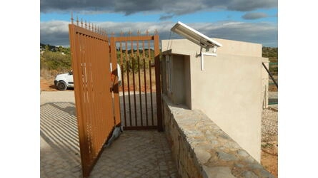 Com painéis solares